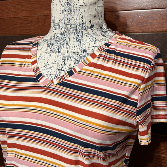 No Boundaries Stretchy V Neck Short Sleeve T-shirt - Picture 2 of 5